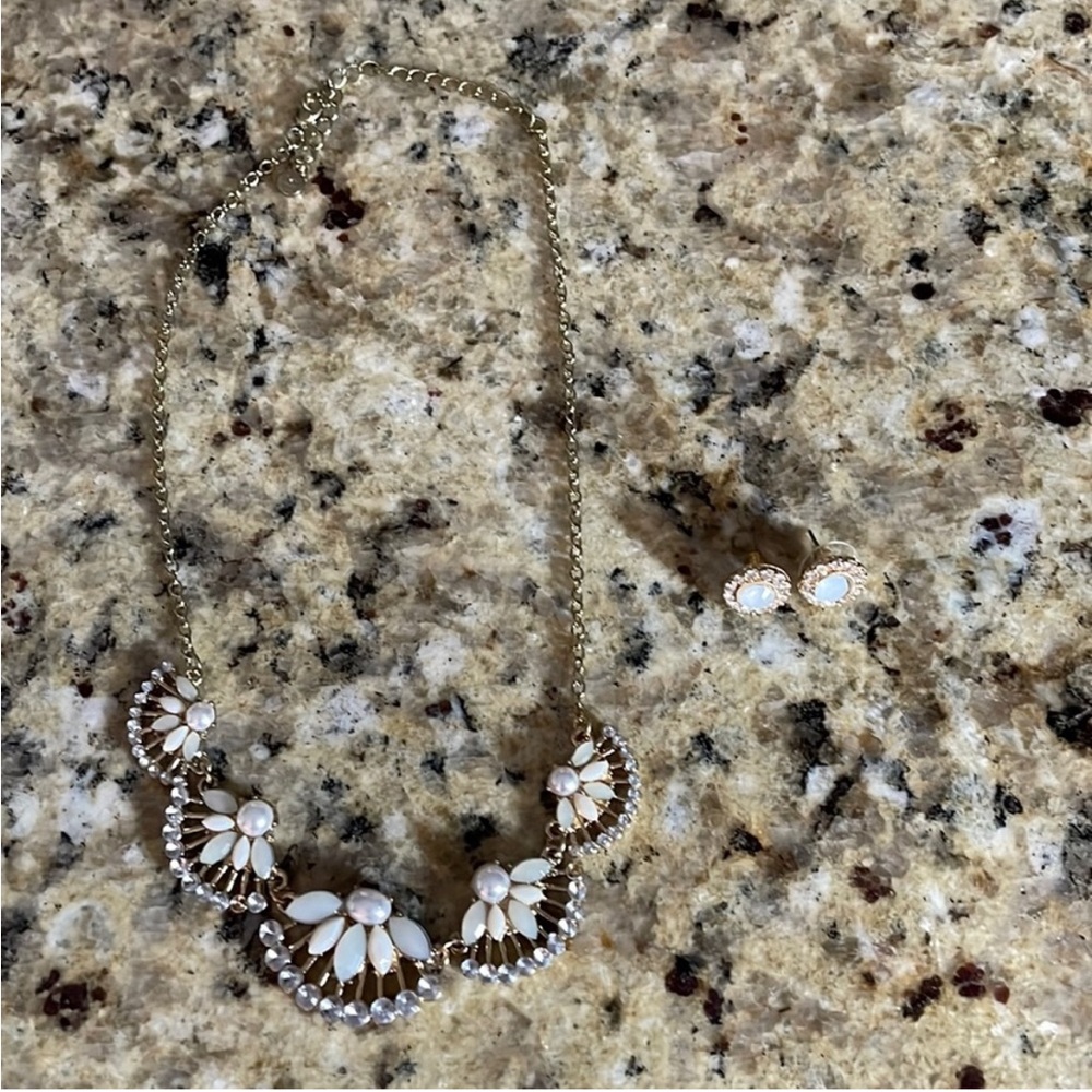 Lauren Conrad necklace & earring set